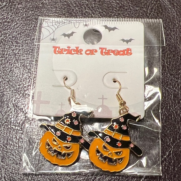 5/$30 Halloween Pumpkin Earrings - Picture 1 of 3
